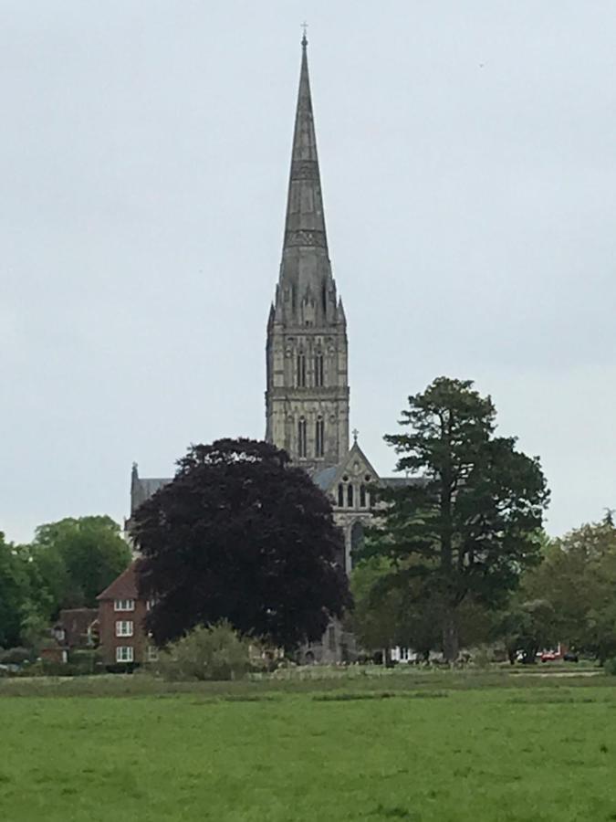 A Wonderful Place In The Hub Of The City, Yet On The Edge Of The Countryside Salisbury Exterior foto