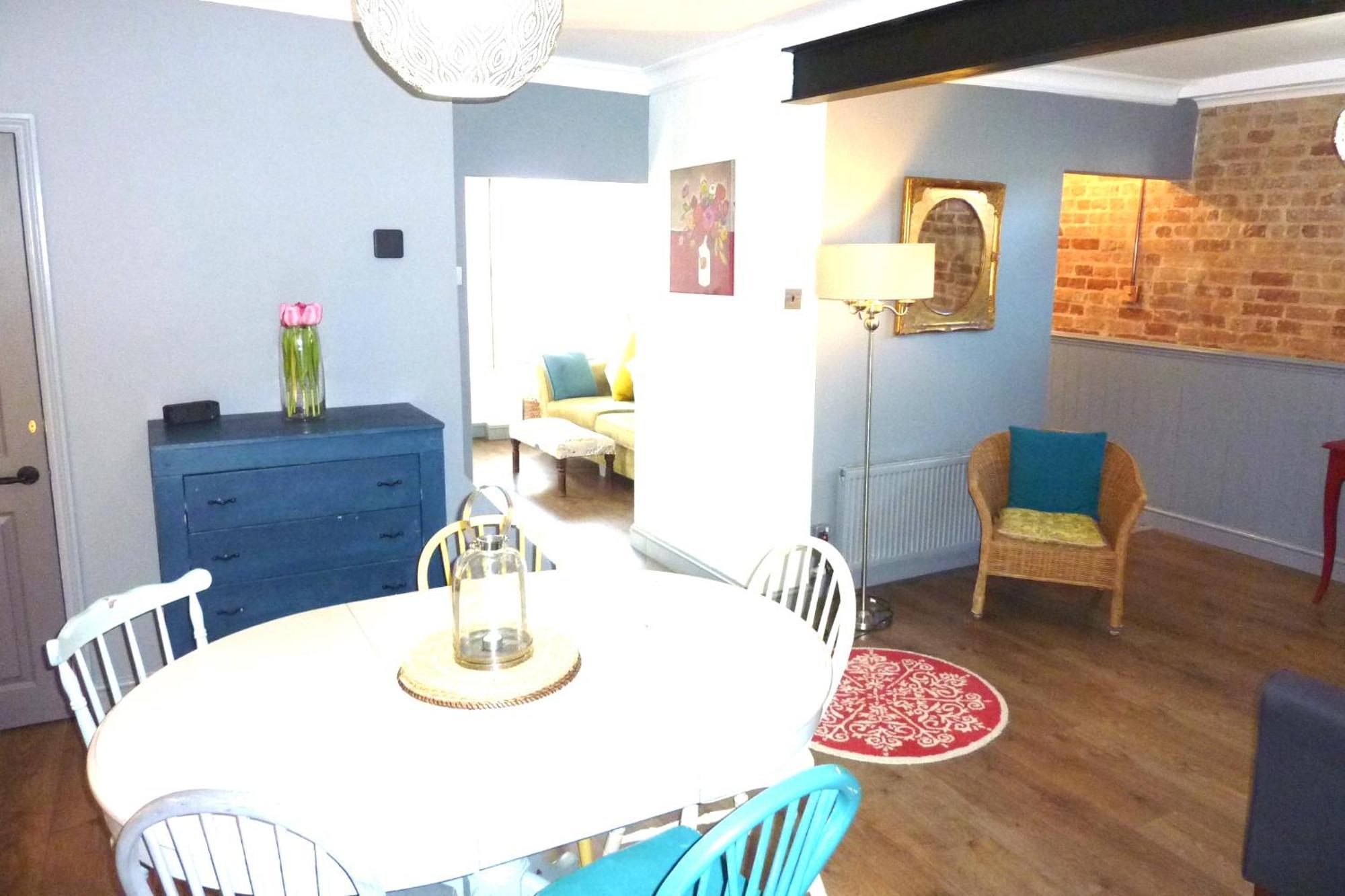 A Wonderful Place In The Hub Of The City, Yet On The Edge Of The Countryside Salisbury Exterior foto