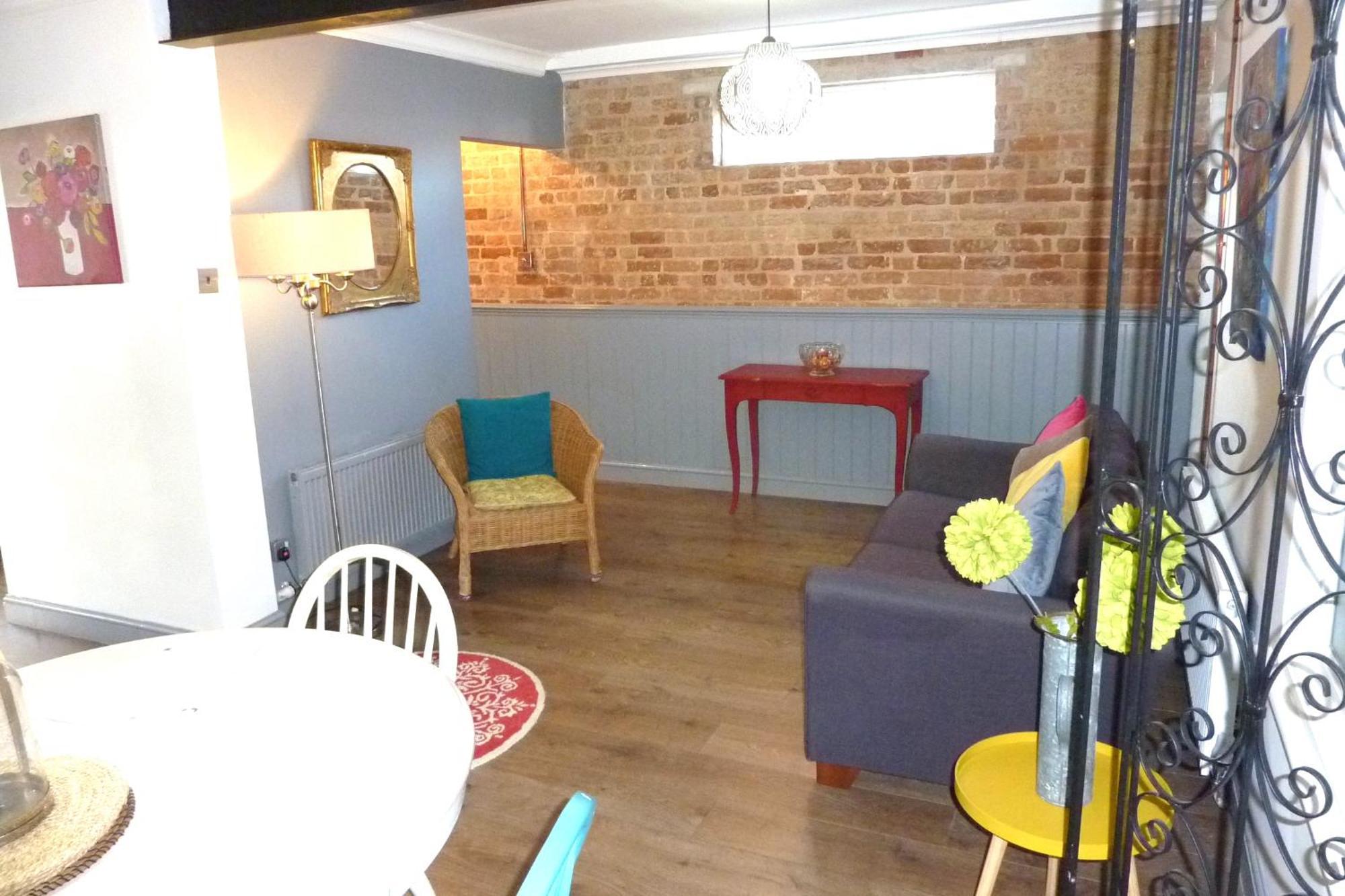 A Wonderful Place In The Hub Of The City, Yet On The Edge Of The Countryside Salisbury Exterior foto